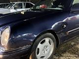 Mercedes-Benz E 320 1995 годаүшін2 300 000 тг. в Актобе – фото 2