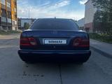 Mercedes-Benz E 280 1999 годаүшін2 800 000 тг. в Актобе – фото 4