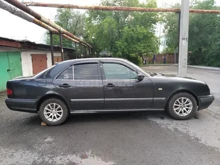 Mercedes-Benz E 200 1996 года за 3 200 000 тг. в Караганда – фото 2