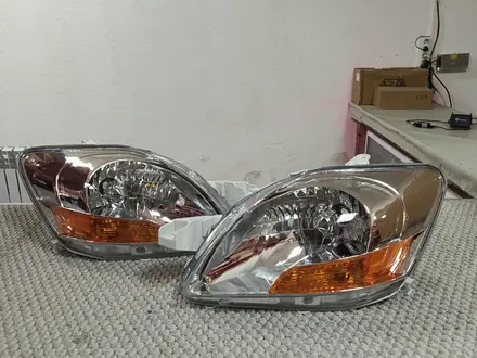 Передние фары Toyota Yaris 2005-2012 за 23 000 тг. в Астана – фото 2