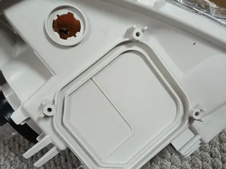 Передние фары Toyota Yaris 2005-2012 за 23 000 тг. в Астана – фото 15
