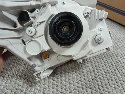 Передние фары Toyota Yaris 2005-2012 за 23 000 тг. в Астана – фото 8