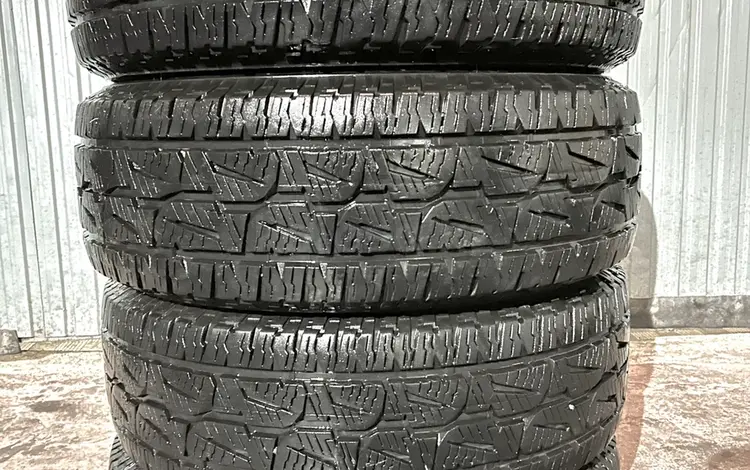 Резина Bridgestone Duller A/T 001 265/65/R17 за 50 000 тг. в Алматы