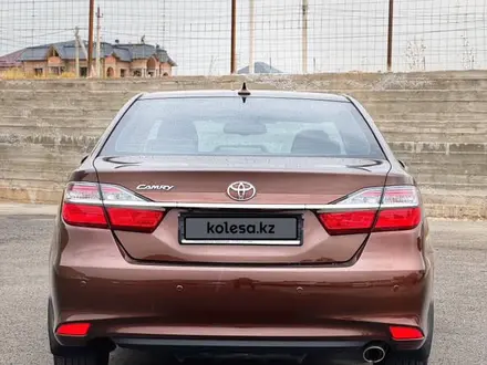 Toyota Camry 2017 года за 13 590 000 тг. в Шымкент – фото 3