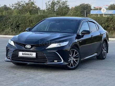 Toyota Camry 2021 года за 15 500 000 тг. в Актобе