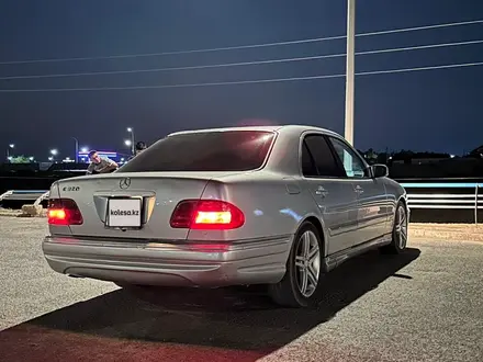 Mercedes-Benz E 320 2001 года за 5 200 000 тг. в Актау – фото 4