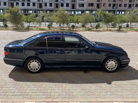 Mercedes-Benz E 320 2000 года за 4 500 000 тг. в Актау – фото 5