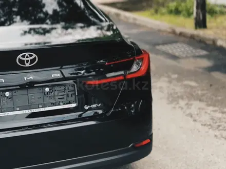 Toyota Camry 2025 года за 23 000 000 тг. в Алматы – фото 4