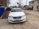 Toyota Camry 2014 года за 9 000 000 тг. в Атырау – фото 2