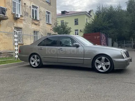 Mercedes-Benz E 320 1999 года за 6 500 000 тг. в Астана – фото 10