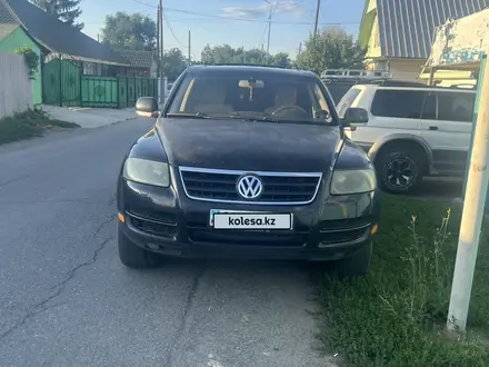 Volkswagen Touareg 2004 года за 3 500 000 тг. в Сарканд – фото 13