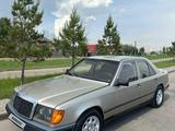 Mercedes-Benz E 260 1990 года за 1 371 764 тг. в Астана – фото 4