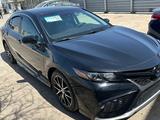 Toyota Camry 2022 года за 14 000 000 тг. в Костанай – фото 2