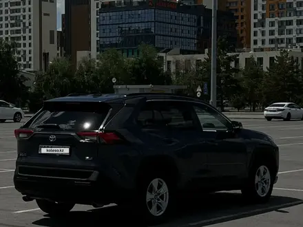 Toyota RAV4 2020 года за 12 500 000 тг. в Астана – фото 3