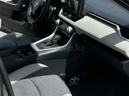 Toyota RAV4 2020 года за 12 500 000 тг. в Астана – фото 10