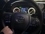 Toyota Camry 2019 года за 15 500 000 тг. в Астана – фото 2