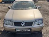 Volkswagen Bora 2004 годаүшін2 500 000 тг. в Астана