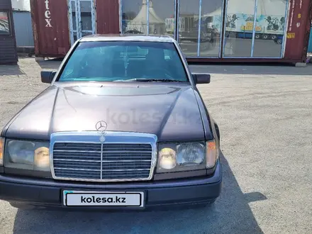 Mercedes-Benz E 220 1993 года за 1 800 000 тг. в Кызылорда – фото 2