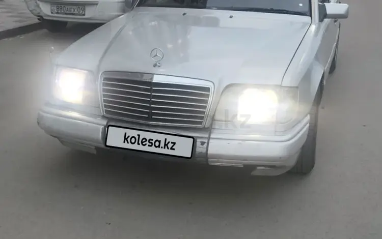 Mercedes-Benz E 200 1993 года за 1 700 000 тг. в Караганда