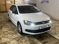 Volkswagen Polo 2015 года за 2 100 000 тг. в Уральск – фото 2