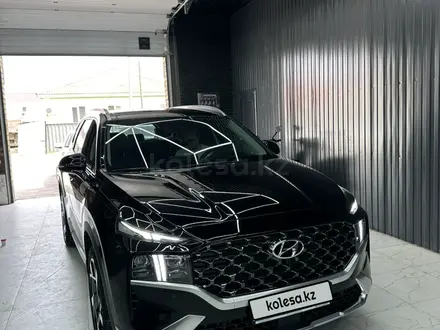 Hyundai Santa Fe 2023 года за 21 000 000 тг. в Астана