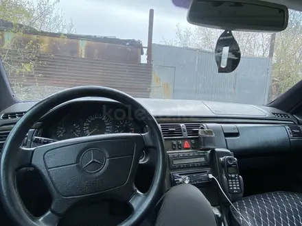 Mercedes-Benz E 320 1997 года за 4 150 000 тг. в Караганда – фото 7