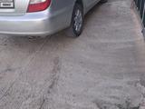 Toyota Camry 2004 года за 3 300 000 тг. в Актобе – фото 2