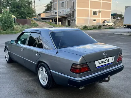 Mercedes-Benz E 320 1990 года за 2 700 000 тг. в Алматы – фото 4