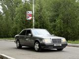 Mercedes-Benz E 220 1993 года за 2 250 000 тг. в Туркестан – фото 2