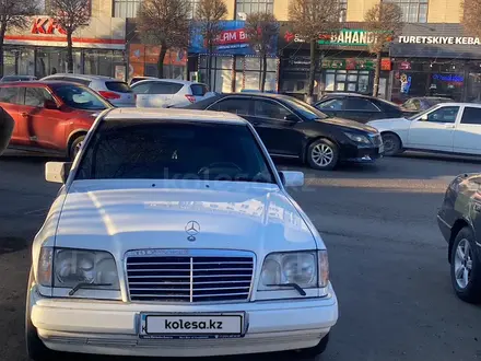 Mercedes-Benz E 220 1994 года за 2 399 999 тг. в Жаркент – фото 3