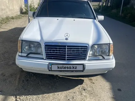 Mercedes-Benz E 220 1994 года за 2 399 999 тг. в Жаркент