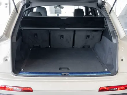Audi Q7 55 TFSI 2026 года за 54 050 000 тг. в Алматы – фото 22