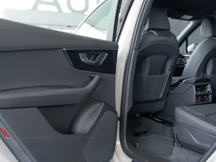 Audi Q7 55 TFSI 2026 года за 54 050 000 тг. в Алматы – фото 25