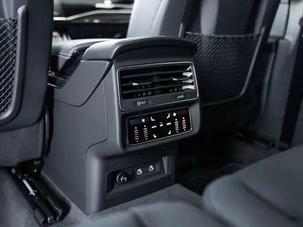 Audi Q7 55 TFSI 2026 года за 54 050 000 тг. в Алматы – фото 28