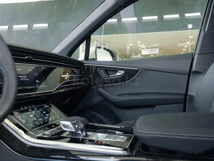 Audi Q7 55 TFSI 2026 года за 54 050 000 тг. в Алматы – фото 38