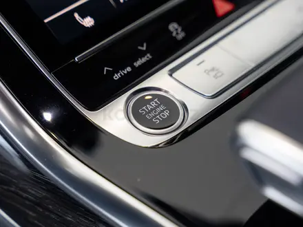 Audi Q7 55 TFSI 2026 года за 54 050 000 тг. в Алматы – фото 41