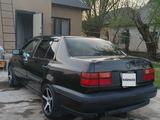 Volkswagen Vento 1993 года за 1 300 000 тг. в Шымкент – фото 2