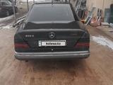 Mercedes-Benz E 200 1992 года за 1 000 000 тг. в Кулан – фото 5