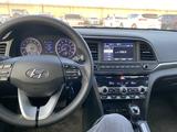 Hyundai Elantra 2019 годаfor5 800 000 тг. в Атырау