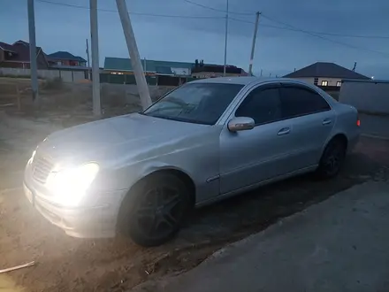 Mercedes-Benz E 200 2003 года за 4 000 000 тг. в Атырау – фото 6