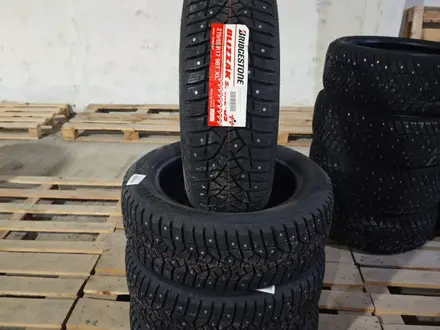 А/ШИНА BRIDGESTONE 215/55 R17 98T BLIZZAK SPIKE-02 (шипов) за 85 700 тг. в Астана – фото 2