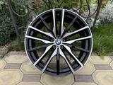 Оригинальные диски R22 на BMW X5 (G05), BMW X6 (G06), BMW X7 (G07) БМВ за 975 000 тг. в Алматы – фото 4