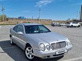 Mercedes-Benz CLK 200 1999 годаfor3 400 000 тг. в Караганда – фото 2
