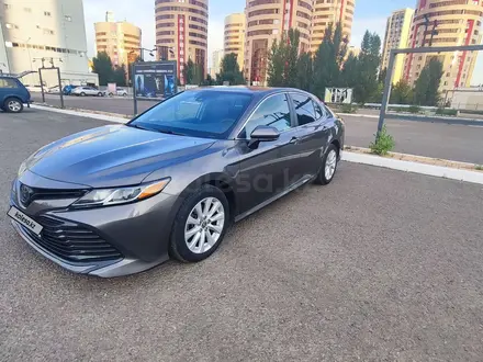 Toyota Camry 2020 года за 11 300 000 тг. в Астана – фото 17