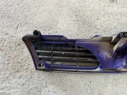Решетка радиатора Nissan Almera N15 за 10 000 тг. в Темиртау – фото 3
