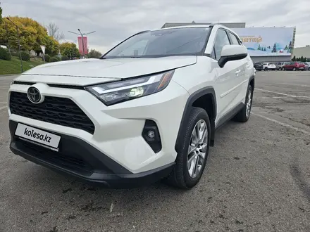 Toyota RAV4 2022 года за 17 700 000 тг. в Алматы – фото 3