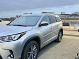 Toyota Highlander 2017 года за 13 500 000 тг. в Атырау – фото 2