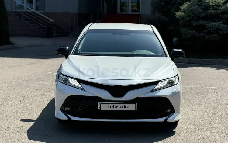 Toyota Camry 2018 годаfor13 800 000 тг. в Алматы