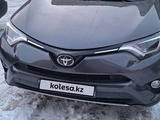 Toyota RAV4 2018 года за 13 500 000 тг. в Усть-Каменогорск
