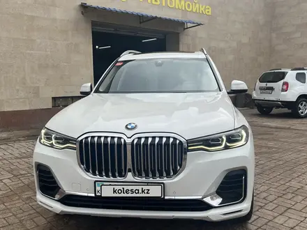 BMW X7 2019 года за 31 900 000 тг. в Астана
